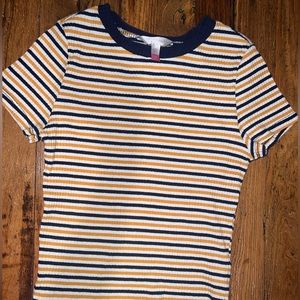 No Boundaries Women’s yellow-blue striped t-shirt (used